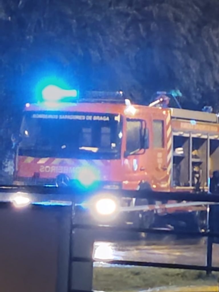 Braga: Incêndio mata mulher de 80 anos em apartamento em Maximinos BS Braga incendio noite morto idosa maxi 1