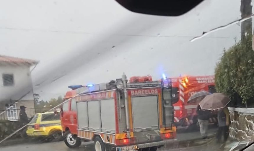 Barcelos: Acidente na EN306 junto à Farmácia Martins faz dois feridos Barcelos Acidente na EN junto à Farmácia Martins, em Lijó, condiciona trânsito