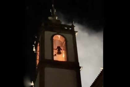 incêndio na torre da igreja da Ucha mobiliza bombeiros em Barcelos minho portugal