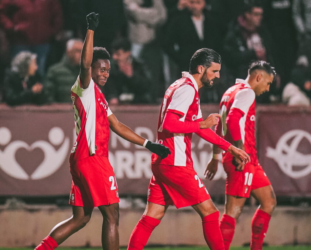 Futebol: SC Braga vence o Caldas SC e segue para os "quartos" Caldas SC Braga - 1