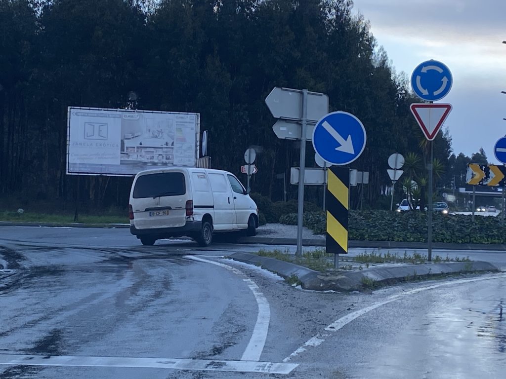 Esposende: Despiste com capotamento na EN13 condicionado por granizo (vídeo) Granizo esposende acidente En13 En103_1 Marinhas e Palmeira d Faro - 5