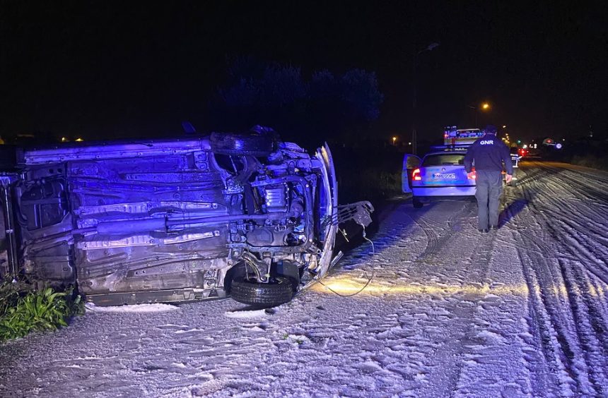 Esposende: Despiste com capotamento na EN13 condicionado por granizo (vídeo) Granizo esposende acidente En13 En103_1 Marinhas e Palmeira de Faro 3 - 1