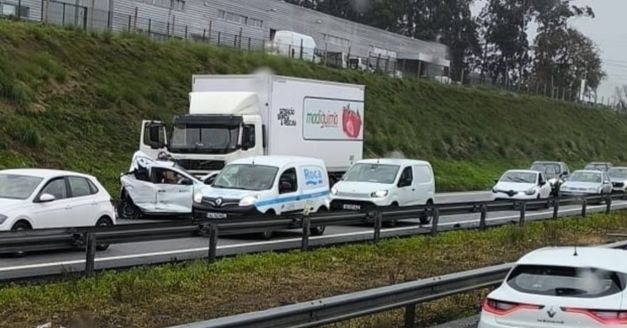 Vila do Conde: Colisão na A28 provoca 4 feridos Vila do Conde A28 acidente