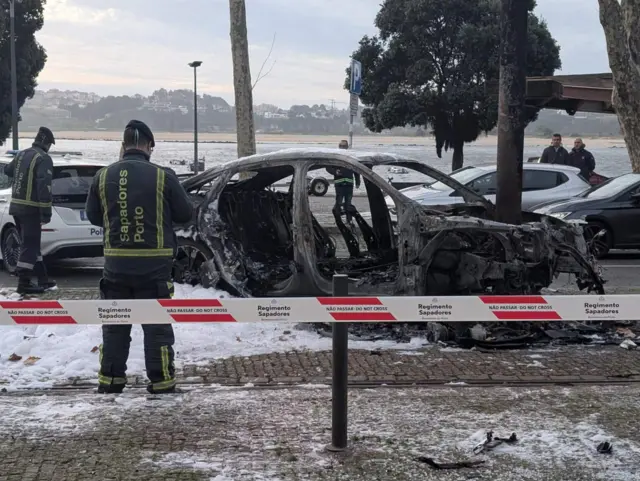 Carro arde acidente Porto