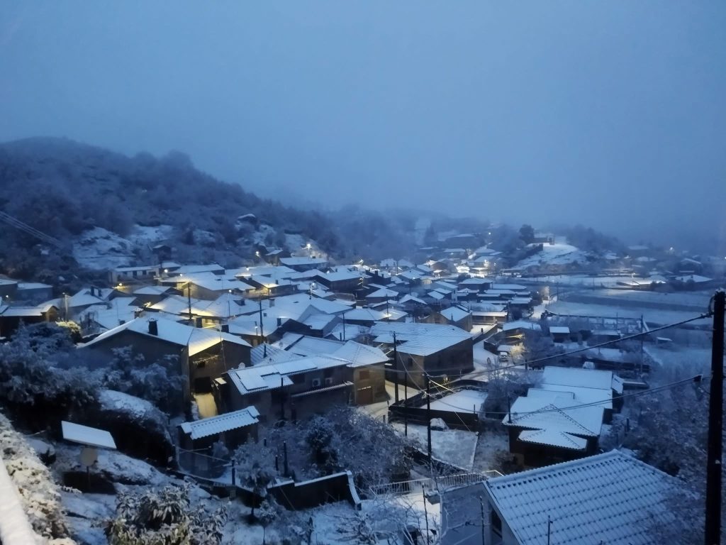 Neve: Veja aqui as imagens. Região entre Minho e Trás os Montes acorda em modo "branco mais branco não há" (vídeo) Neve Minho PNPG Tras os Montes