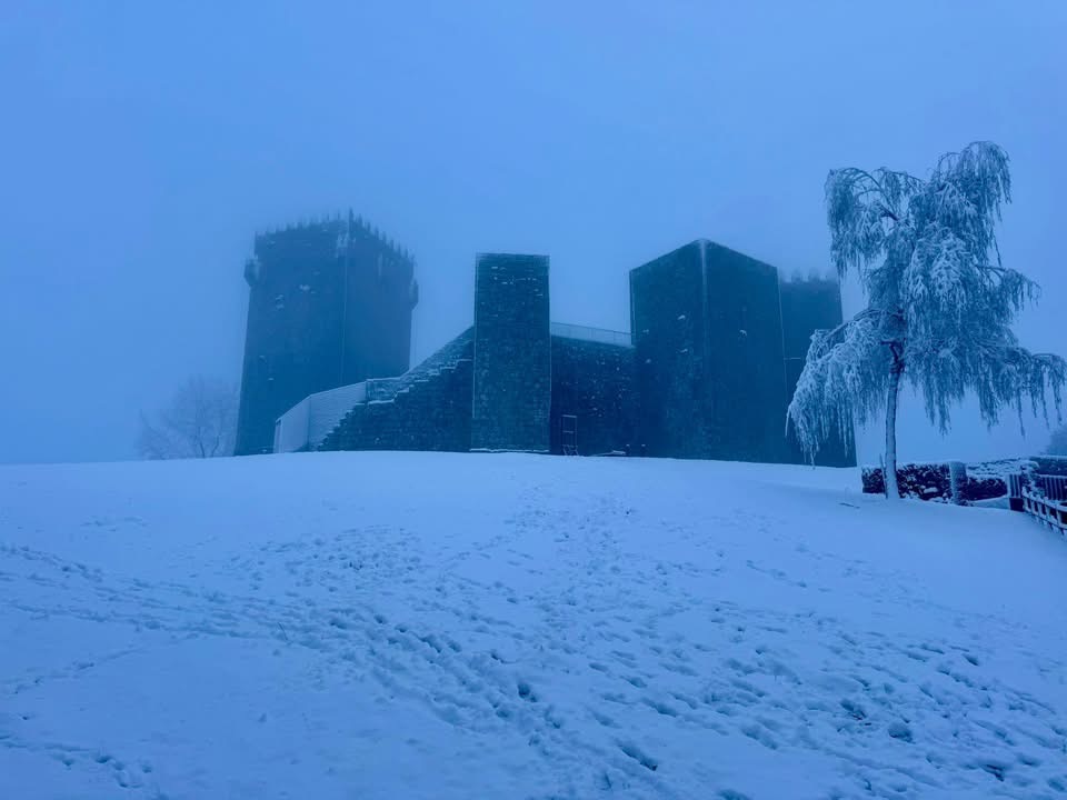 Neve: Veja aqui as imagens. Região entre Minho e Trás os Montes acorda em modo "branco mais branco não há" (vídeo) Neve Minho PNPG Tras os Montes