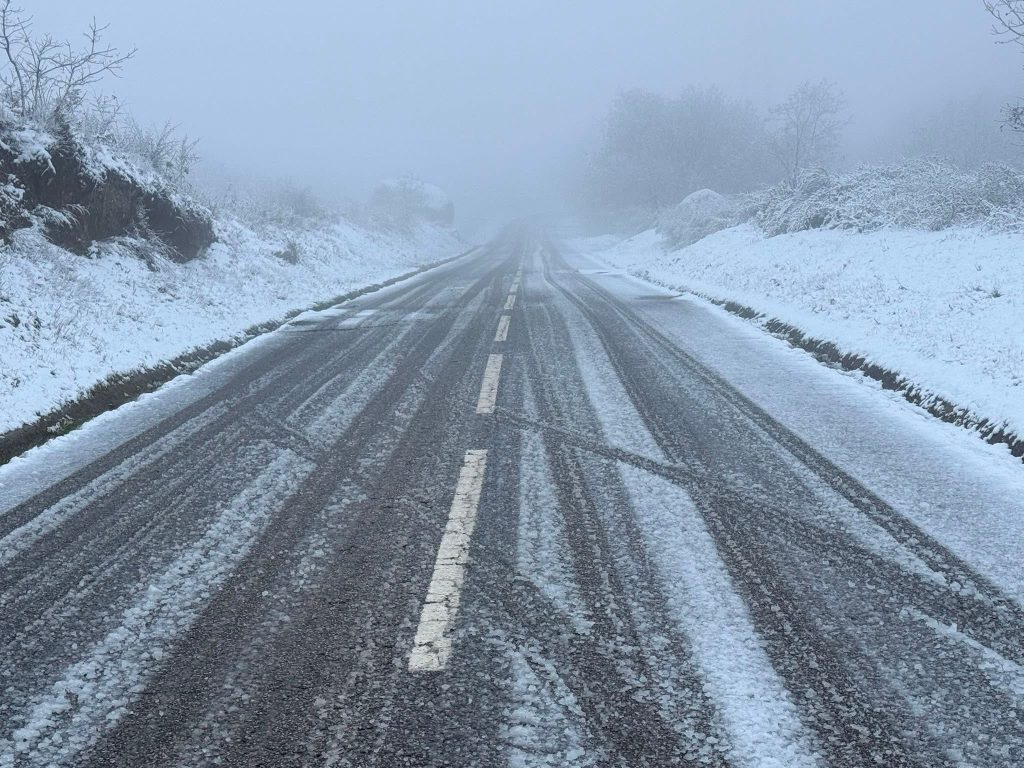 Neve: Veja aqui as imagens. Região entre Minho e Trás os Montes acorda em modo "branco mais branco não há" (vídeo) Neve Minho PNPG Tras os Montes
