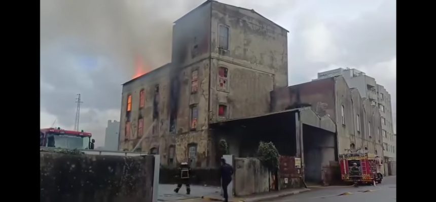 Ave: Incêndio atinge antiga fábrica na Trofa (vídeo) incendio trofa