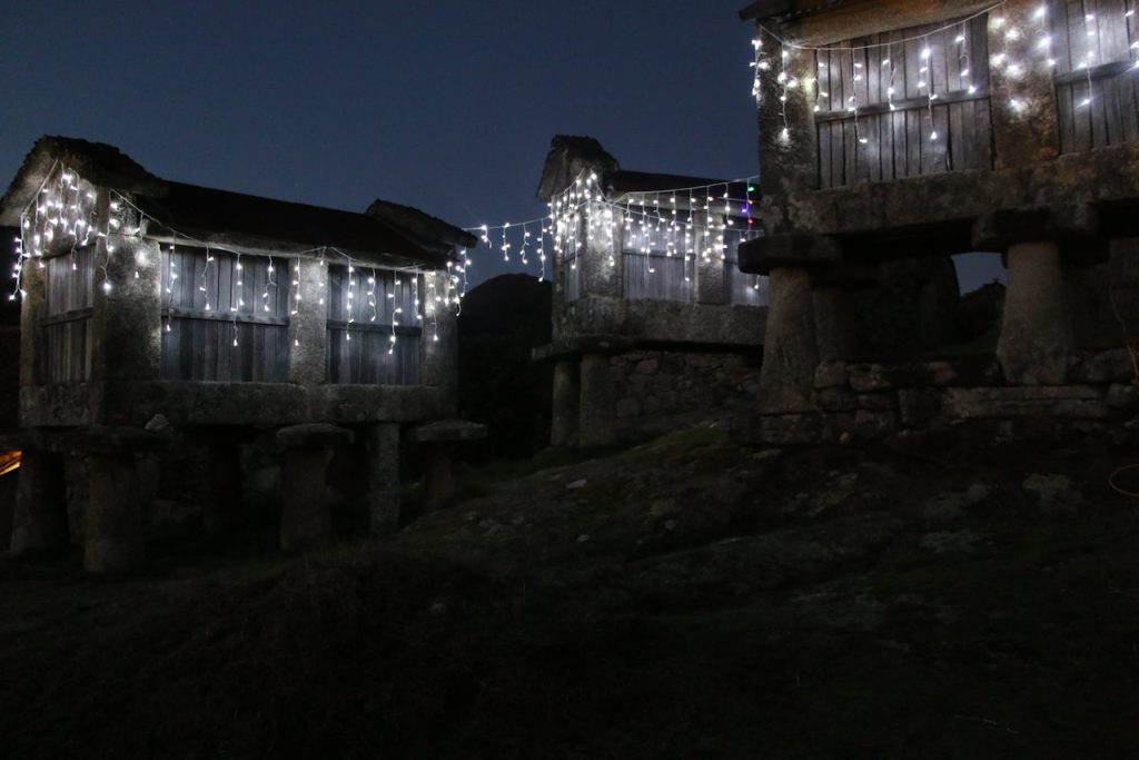 Arcos de Valdevez: Já ouviu falar nos "Espigueiros de Selim"? Eles brilham Natal arcos de Valdevez espigueiros selim couto alto minho - 3