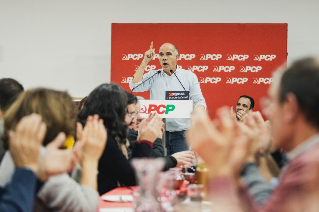Braga: PCP junta centenas sob o lema “Feliz Natal mas sem Pacote Laboral” PCP Raimundo Braga 3