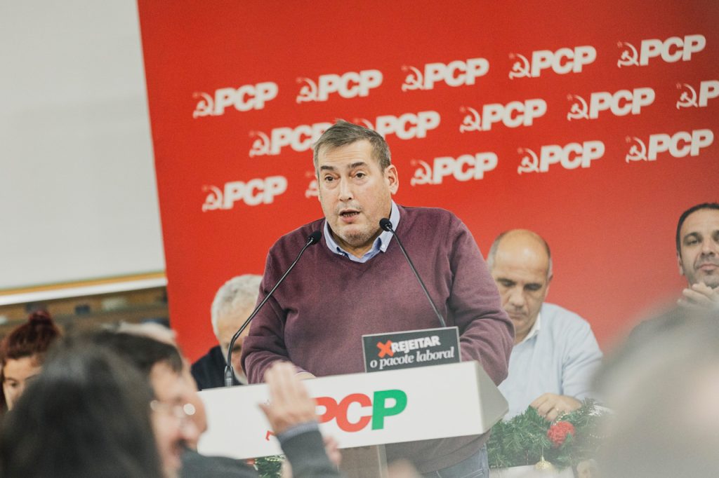 Braga: PCP junta centenas sob o lema “Feliz Natal mas sem Pacote Laboral” PCP Raimundo Braga Jorge Daniel 2