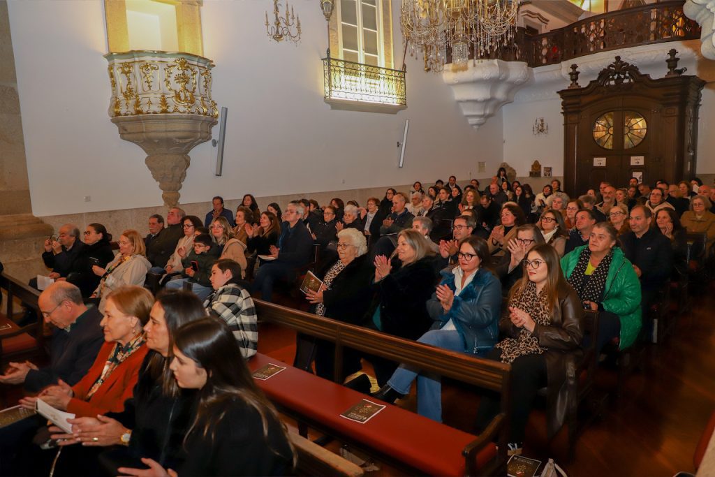 Chama-se "Sacré Choeur" e é o novo coro de Barcelos Santa casa Barcelos coros natal musica - 1