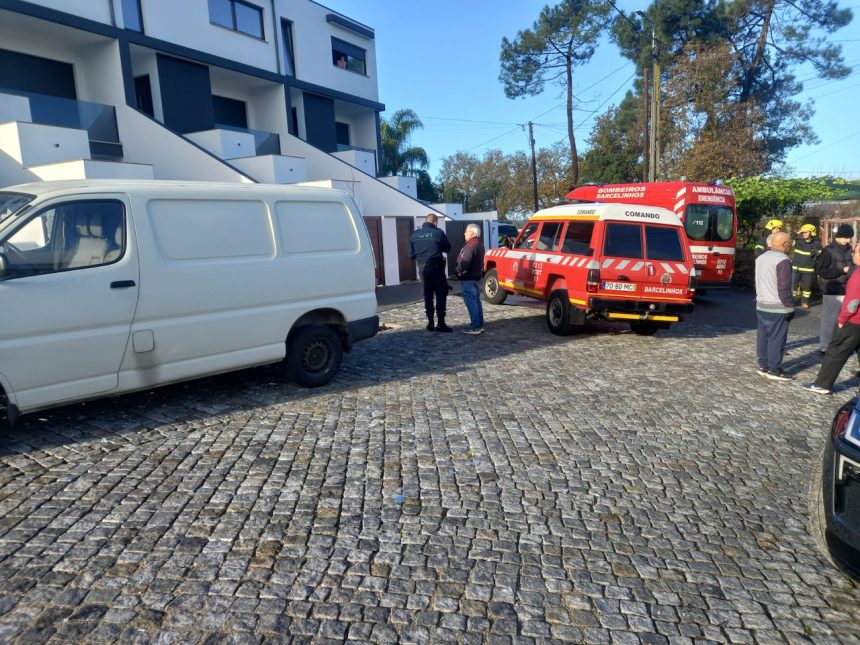 Barcelos: Explosão numa casa em Alvelos provoca dois feridos. Um em estado grave explosao alvelos barcelos no distrito de braga bombeiros e gnr no local - 1 (1)