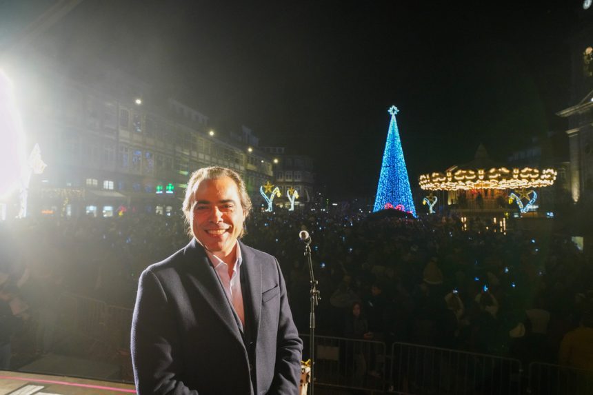 Ave: Ricardo Araújo “acende” Triângulo Mágico que levou multidão à Guimarães Cidade Natal guimaraes aceder luzes ricardo araujo