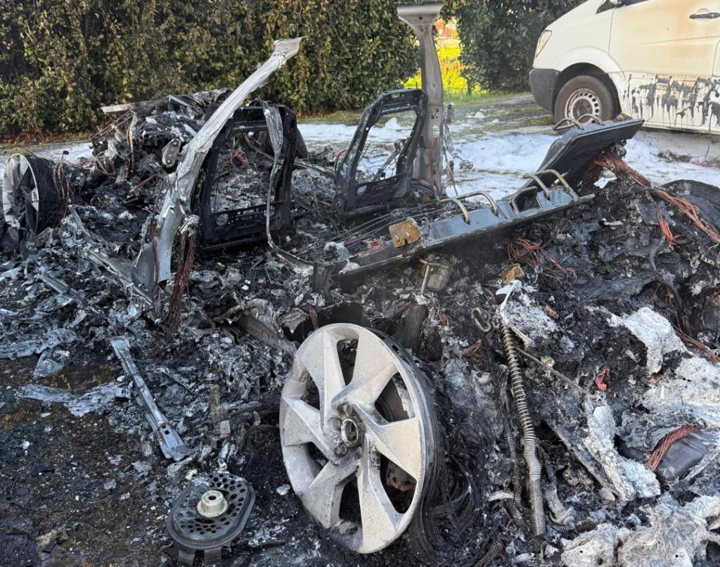 Matosinhos: Carro elétrico entra em "combustão" e o resultado foi este incendio matosinhos carro eletrico combustao custoias