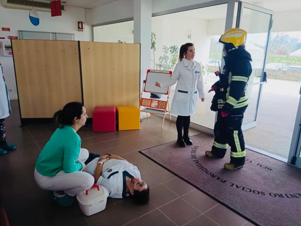 Viana: Simulacro põe à prova resposta a incêndio no Centro Social Paroquial de Deão simulacro deao voluntarios de viana 12