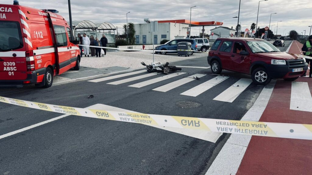Esposende: Um morto após colisão entre mota e carro mota acidente esposende