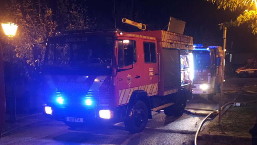 Barcelos: Incêndio em fogão a lenha danifica sala de casa em Abade de Neiva BV Barcelos incendio urbano - 1