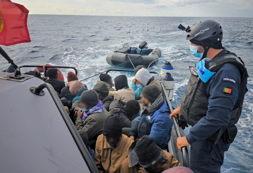 Polícia Marítima portuguesa em destaque na Grécia com resgate de 32 migrantesPolícia Marítima portuguesa em destaque na Grécia com resgate de 32 migrantes