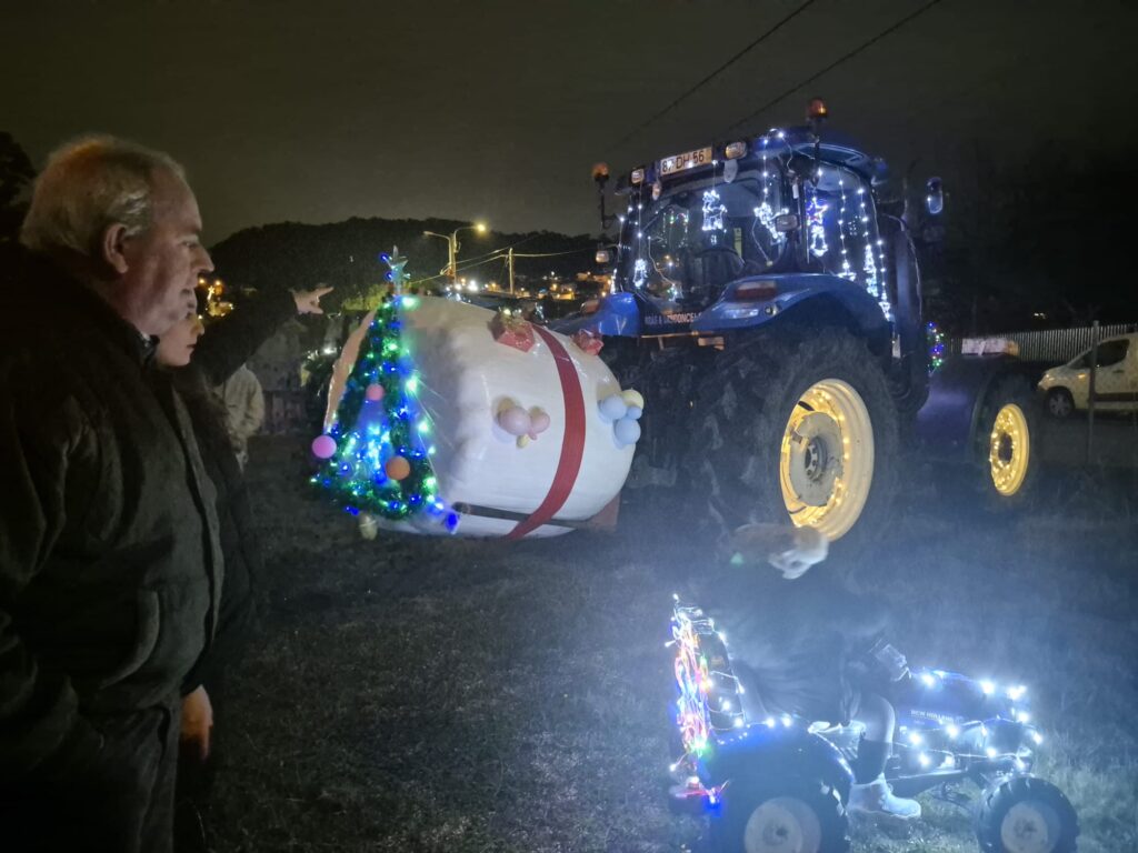 Braga: Tratores iluminados deram vida à Rota dos Presépios em Sobreposta (vídeo) Rota dos Presépios do Meu Lugar em Trator Iluminado braga sobreposta