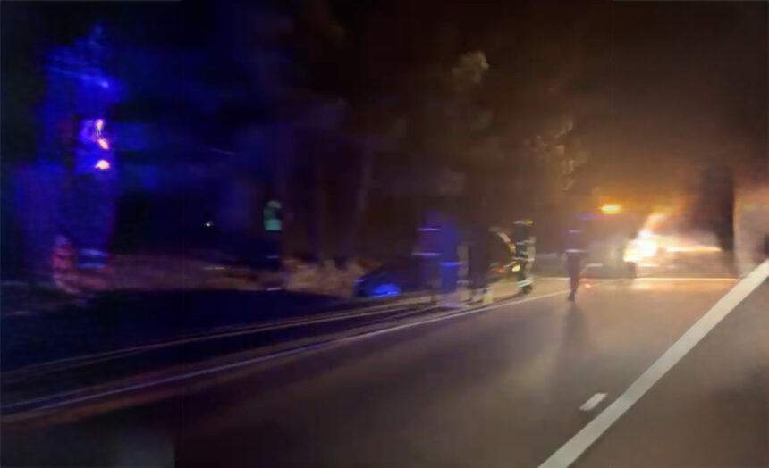 Esposende: Carro imobilizado em talude após despiste na variante à EN103-1 (vídeo) Acidente Esposende ocorrencias