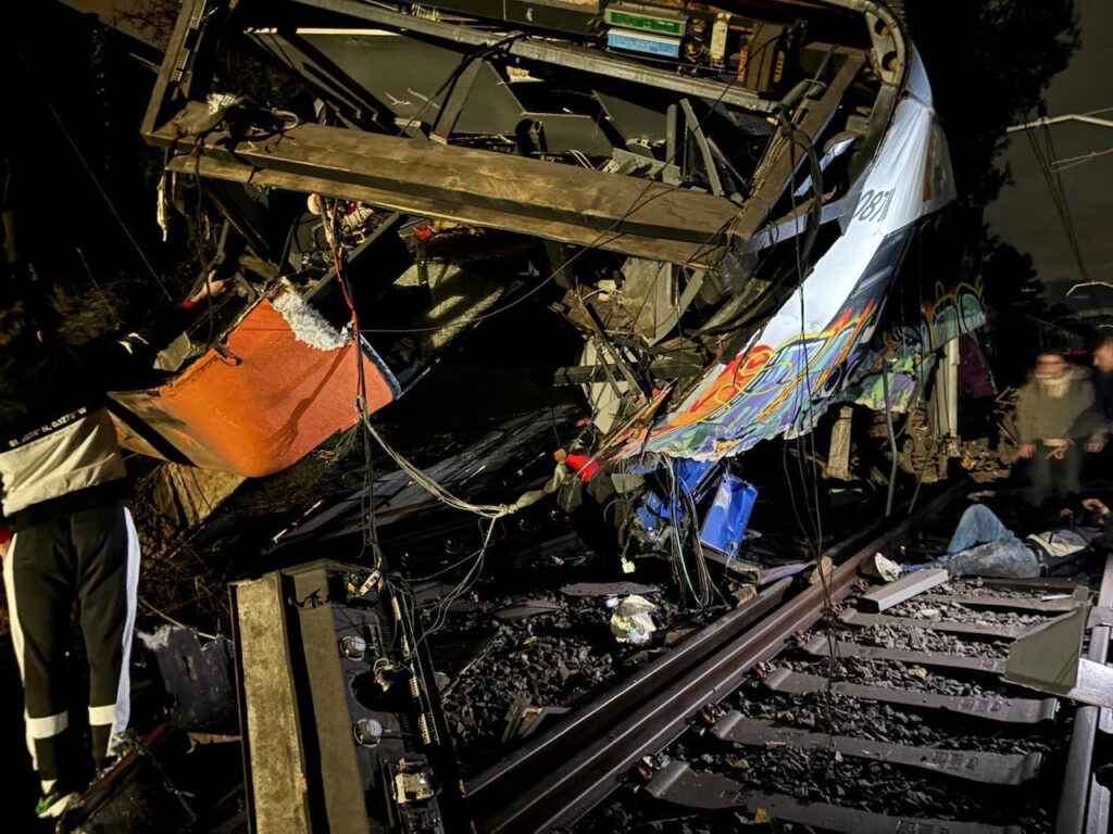 Espanha: Mais dois acidentes a envolver comboios. Há um morto e pelo menos 15 feridos acidente comboio espanha catalunha barcelona novo ferroviario - 2