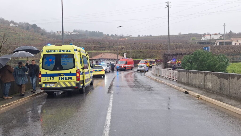 Acidente: Ferido grave em despiste seguido de queda em ribanceira em Lamego lamego