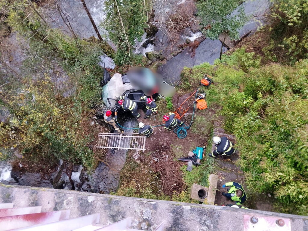 Acidente: Ferido grave em despiste seguido de queda em ribanceira em Lamego Ferido grave em despiste na Avenida D. Egas Moniz, em Lamego