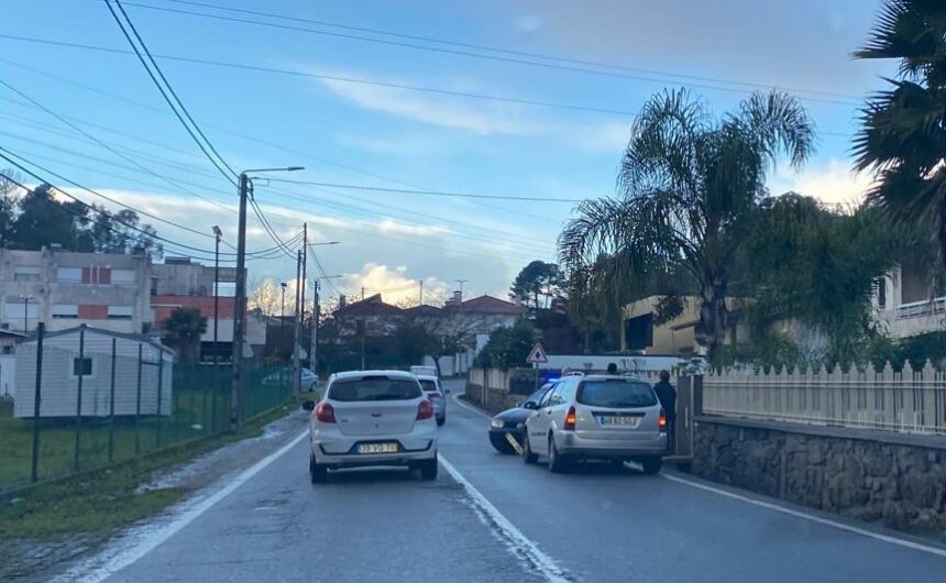 Um acidente de viação ocorrido esta sexta-feira, na Estrada Nacional 205 (EN205), causou condicionamentos no trânsito na freguesia de Ucha