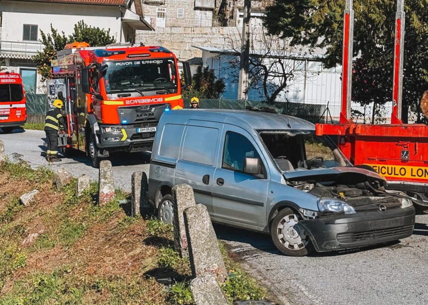 EN205: Encarcerado após colisão de camião com carrinha na Póvoa de Lanhoso acidente povoa de lanhoso na En205 - 1