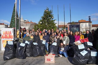 Entrega de prendas àrvore dos sonhos de Natal Braga