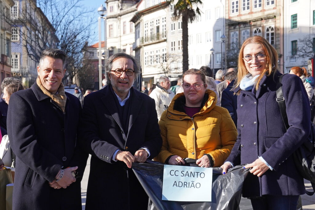 Braga: “Árvore dos Sonhos” entrega 163 presentes a crianças de instituições locais arvore dos sonhos braga altino bessa 4