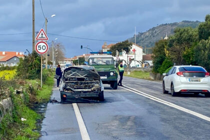 carro arde na EN13 marinhas esposende - 1