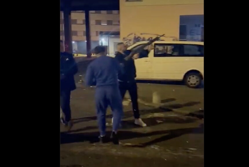 Filmados com várias armas e a disparar em bairro de Lisboa armas guerra lisboa disparos PSP