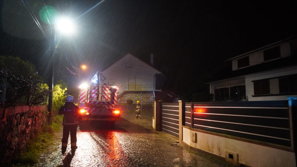 incendio em esposende na vila do forjaes desalojadps - 35