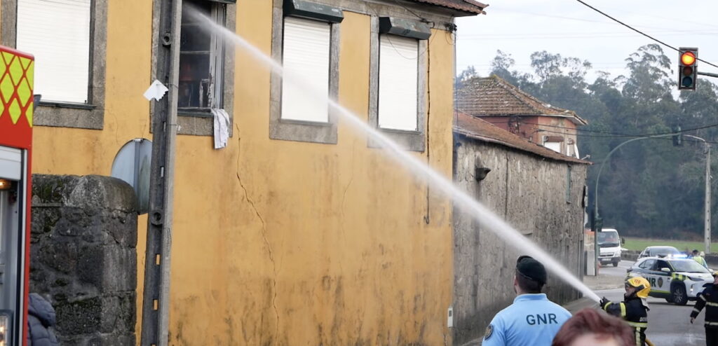Incêndio em vivenda provoca uma vítima mortal e um ferido na Trofa incendio na trofa porto morto