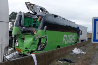 viana ovnitur acidente frança a63 viaturas 100 envolvidas - 1