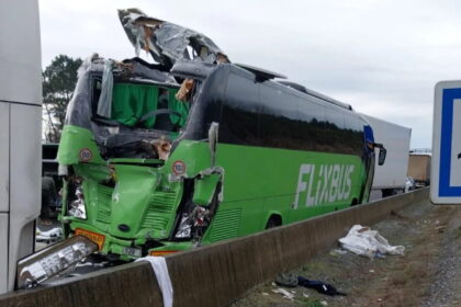 viana ovnitur acidente frança a63 viaturas 100 envolvidas - 1