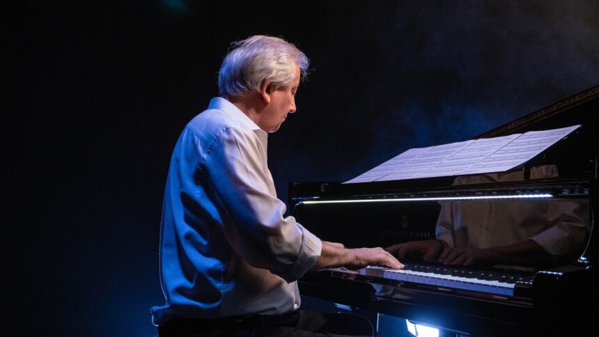 Guimarães: (vídeo) Wim Mertens atua no Vila Flor com a Orquestra de Guimarães Wim Mertens atua no Vila Flor