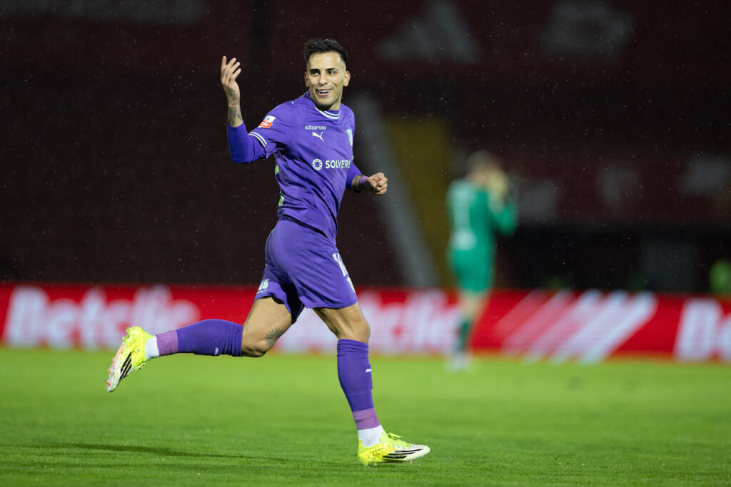 Futebol: SC Braga vence AFS (0-4) com bis de Pau AFS SC Braga 8
