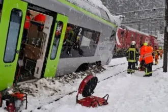 Avalanche provoca descarrilamento de comboio nos Alpes suíços e faz cinco feridos