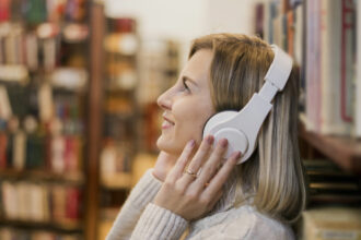 Clássicos da literatura portuguesa em audiolivro gratuito