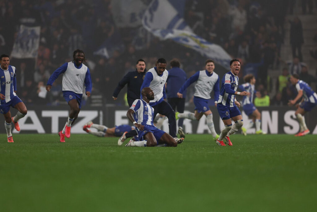 Futebol: Tudo na mesma. Porto e Sporting empataram (1-1) FC Porto 1 1 Sporting CP - 6