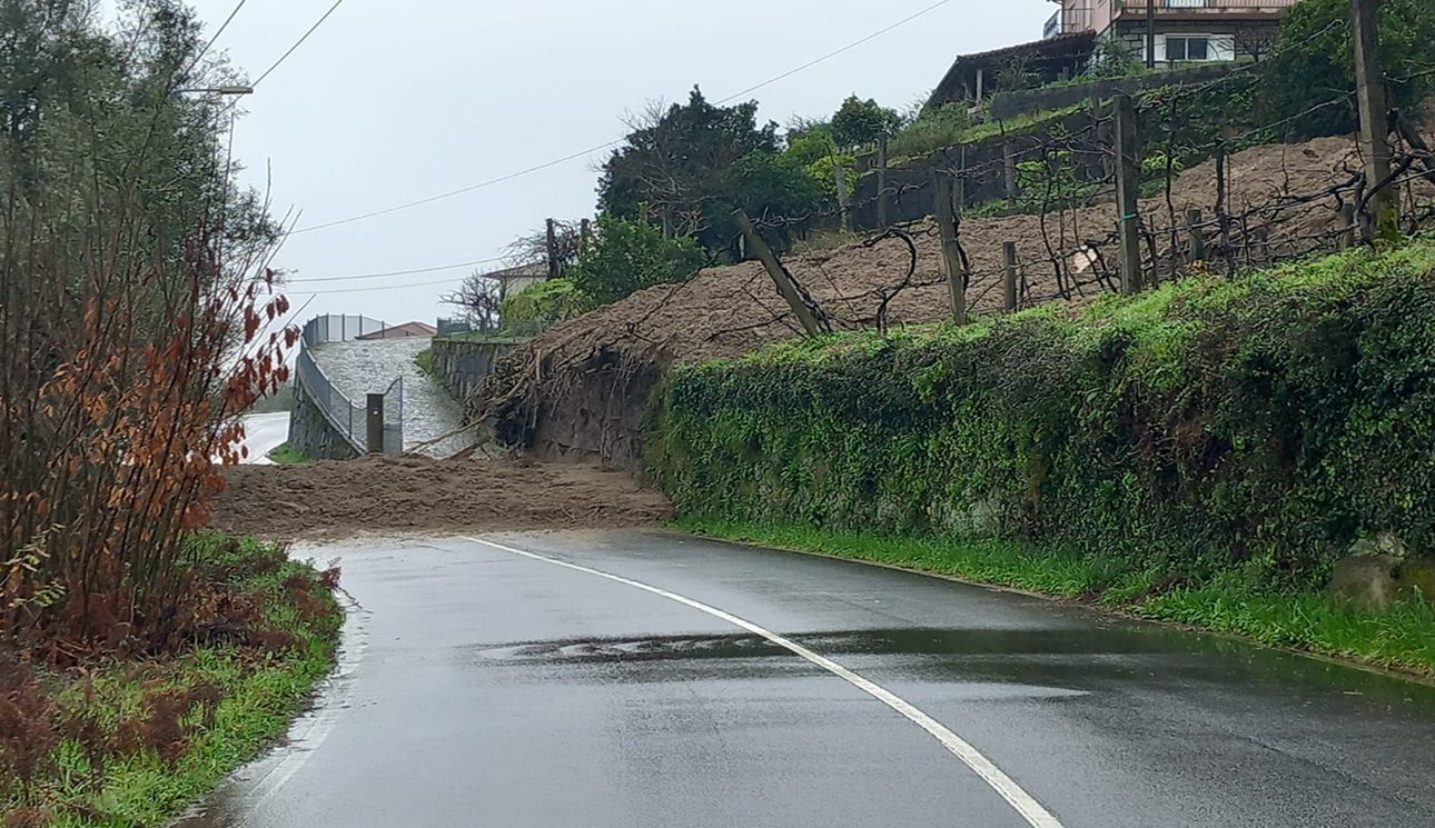 Ponte da Barca Deslizamento de terras destroi habitacao e obriga a retirar sete pessoas 01 1