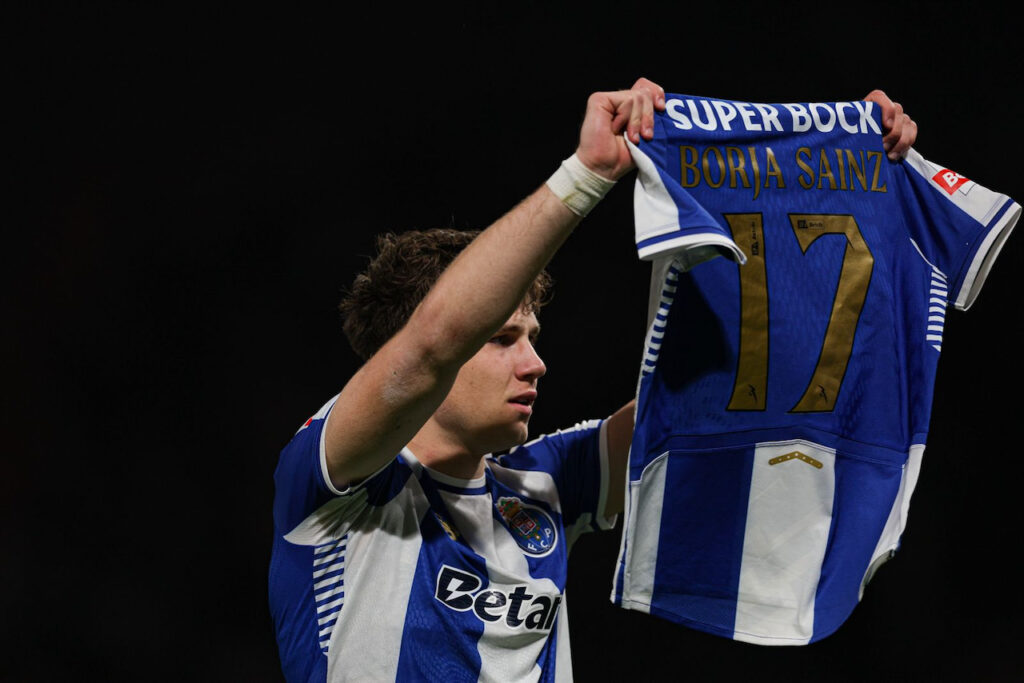 Futebol: Porto "aflito" vence Arouca (3-1) com dois golos nos descontos Porto arouca futebol campeonato portugues