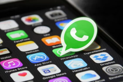 Rússia bloqueia WhatsApp e impõe aplicação estatal MAX para substituir comunicações