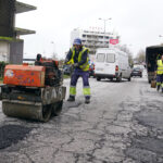 funcionários do município tapam buracos na Rua do Caires04 Fevereiro 2026