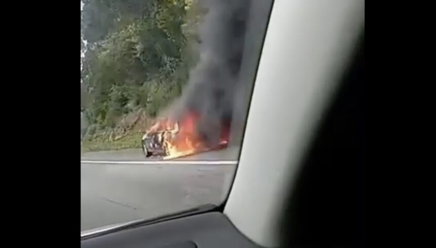 carro arde viana