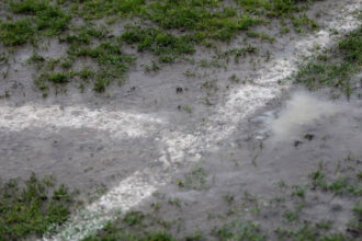 chuva campo de futebol esposende
