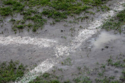 chuva campo de futebol esposende